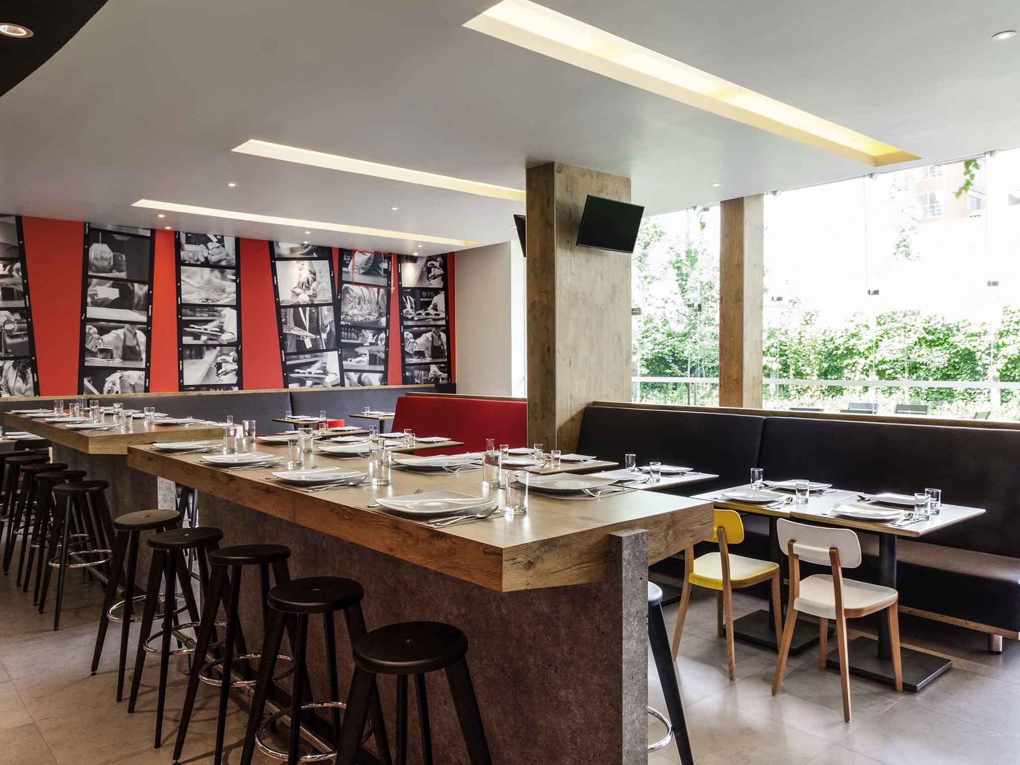 供应午餐和晚餐，国际美食