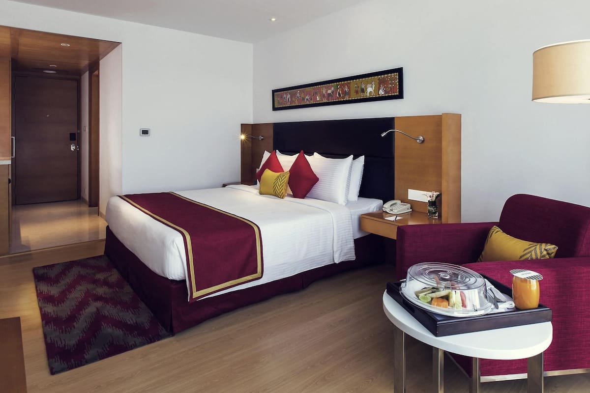 Superior Room, 1 Queen Bed, City View (and Wifi) | In-room safe, desk, laptop workspace, blackout drapes