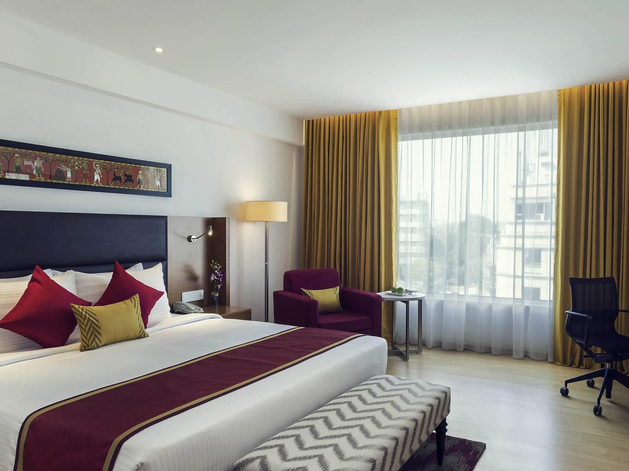 Deluxe Room, 1 Double Bed | In-room safe, desk, laptop workspace, blackout drapes