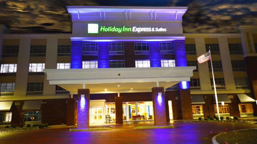 Holiday Inn Express & Suites Toledo South - Perrysburg by IHG