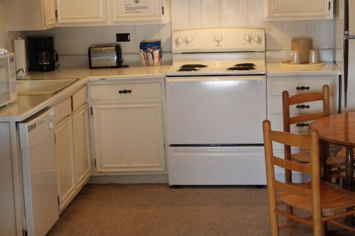 1 bedroom, desk, free wifi, bed sheets