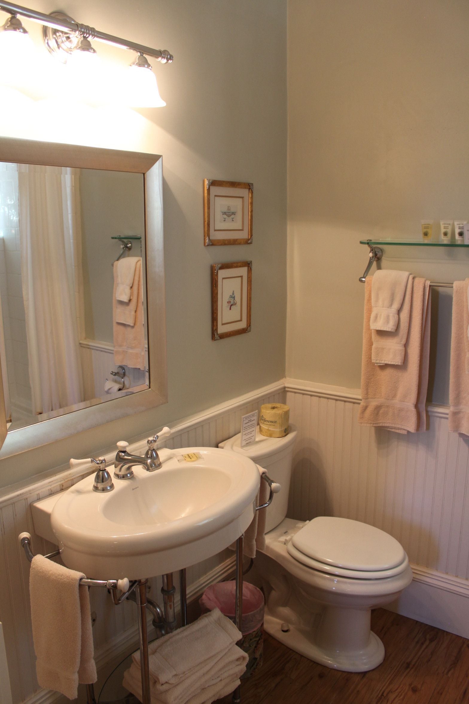 combined shower/bathtub, free toiletries, hair dryer, towels