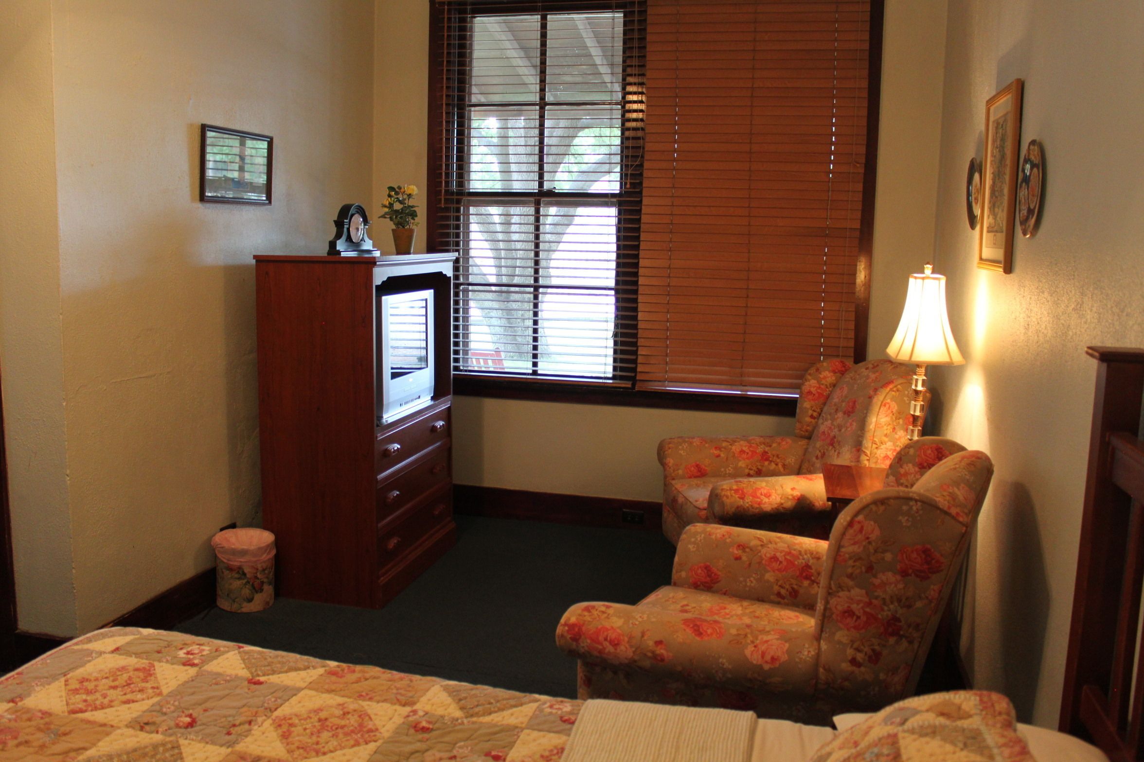 1 bedroom, desk, free wifi, bed sheets