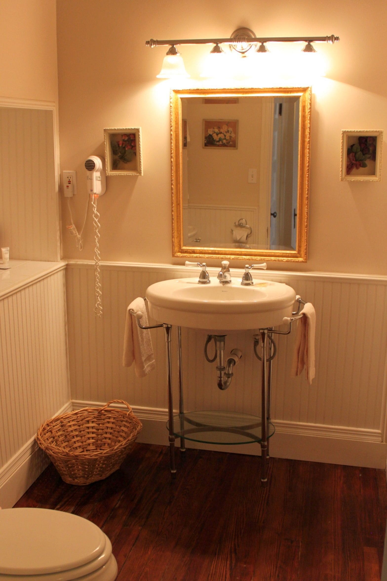 combined shower/bathtub, free toiletries, hair dryer, towels