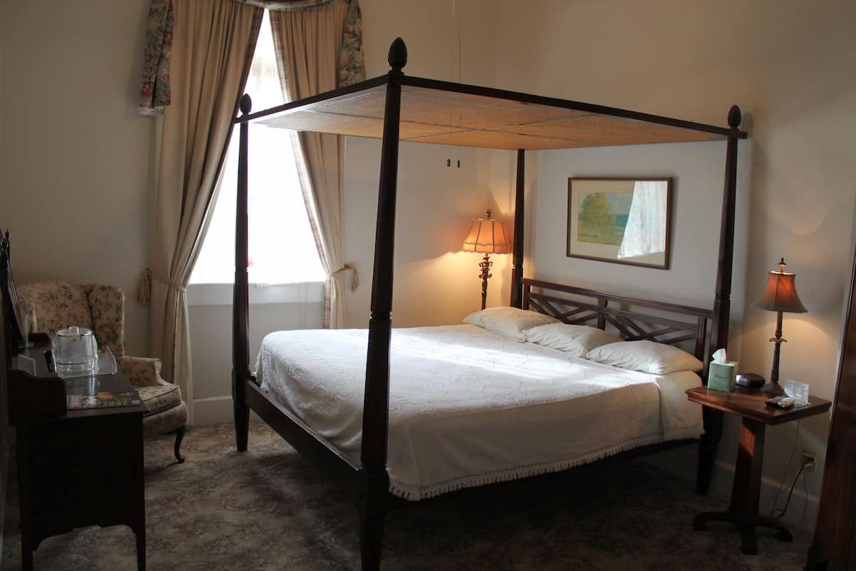 Suíte estúdio standard, 1 cama King | Escrivaninha, Wi-Fi de cortesia, despertadores, roupa de cama