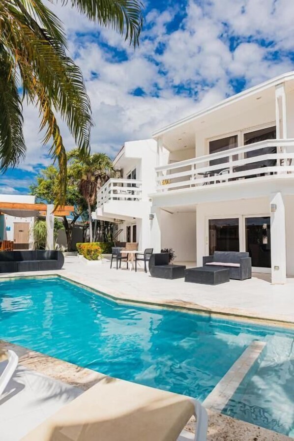 Outdoor pool, sun loungers