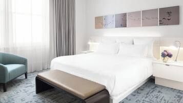 Deluxe Suite | Premium bedding, minibar, in-room safe, laptop workspace