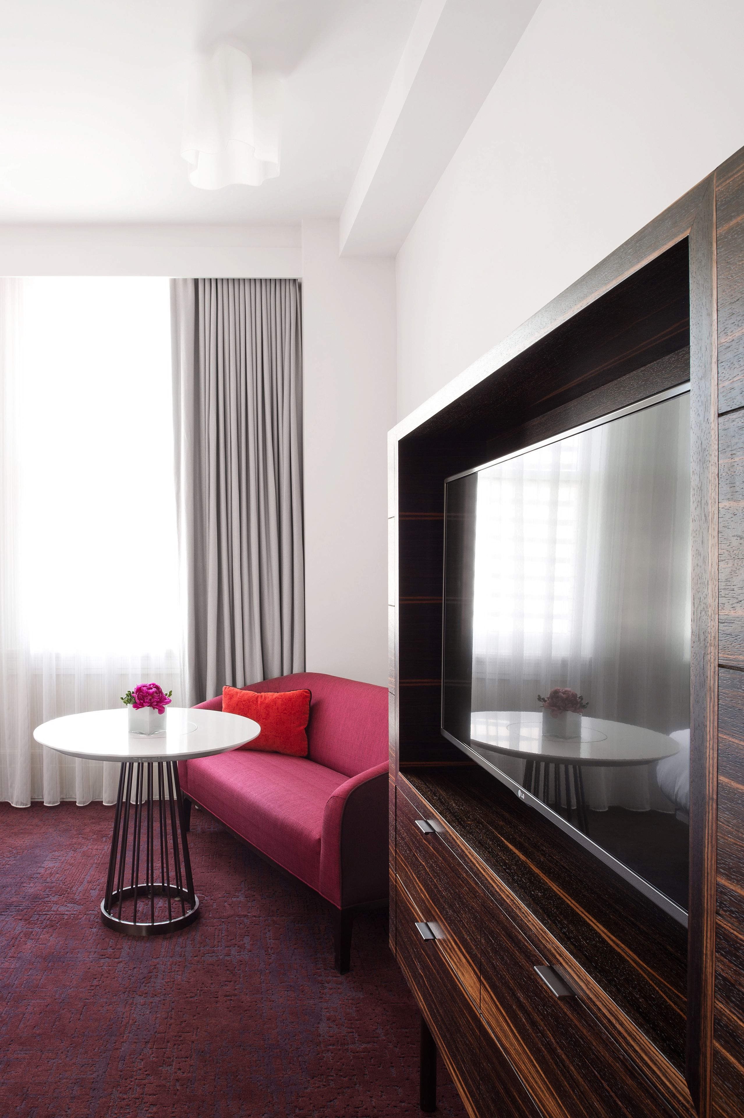 premium bedding, minibar, in-room safe, laptop workspace