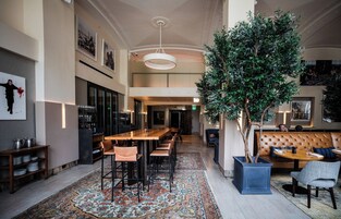 Breakfast and dinner served