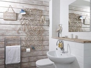 Superior Double Room, Ensuite (and Bath) | Bathroom