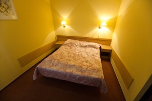 Habitación individual de lujo | Caja fuerte, escritorio, wifi gratis y ropa de cama