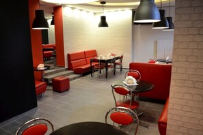 Bar (on property) - Hostel Malinowski City (Gliwice)