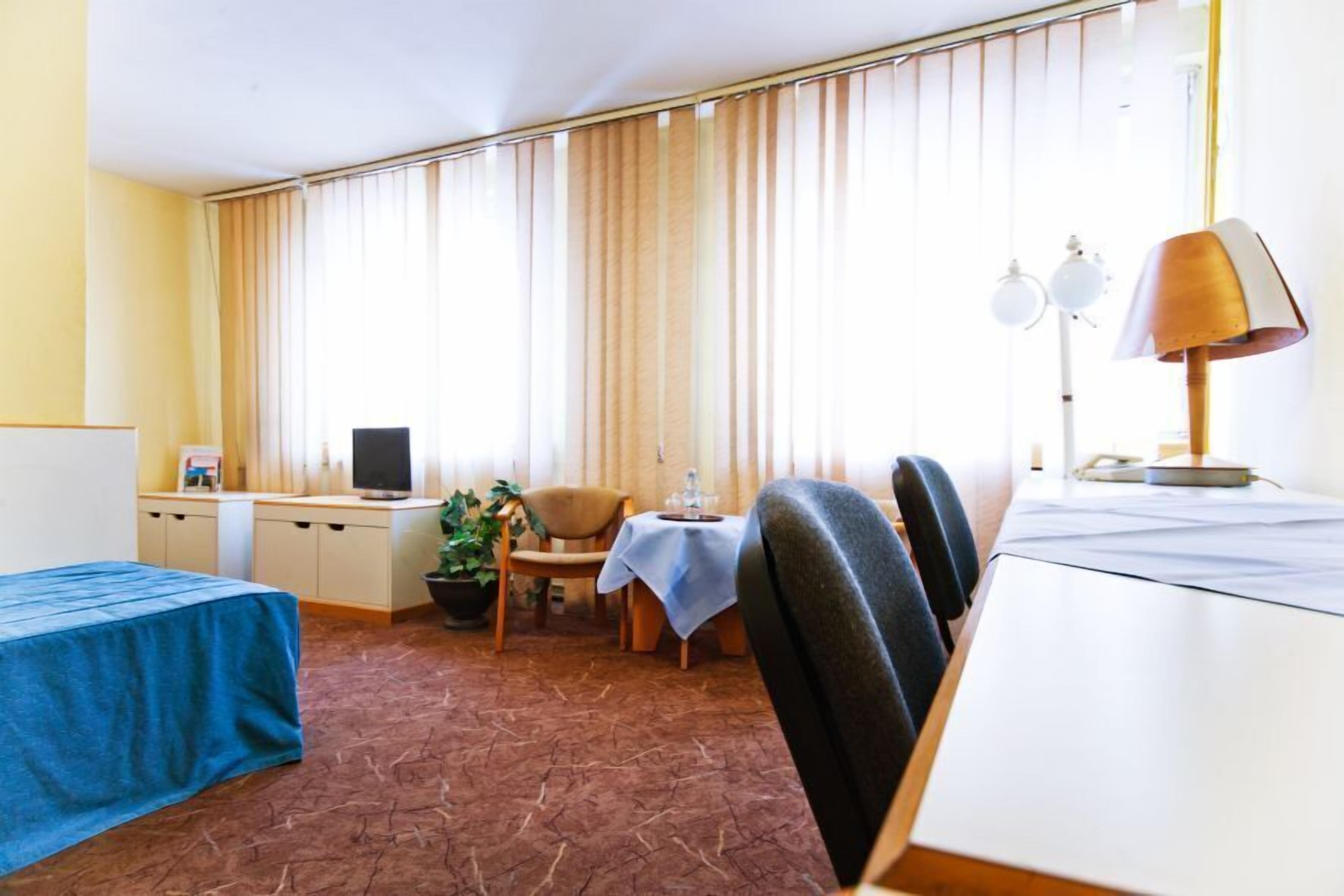 Luxury Double or Twin Room | In-room safe, desk, free WiFi, bed sheets