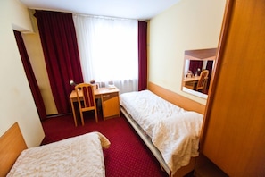 In-room safe, desk, free WiFi, bed sheets - Hostel Malinowski City (Gliwice)