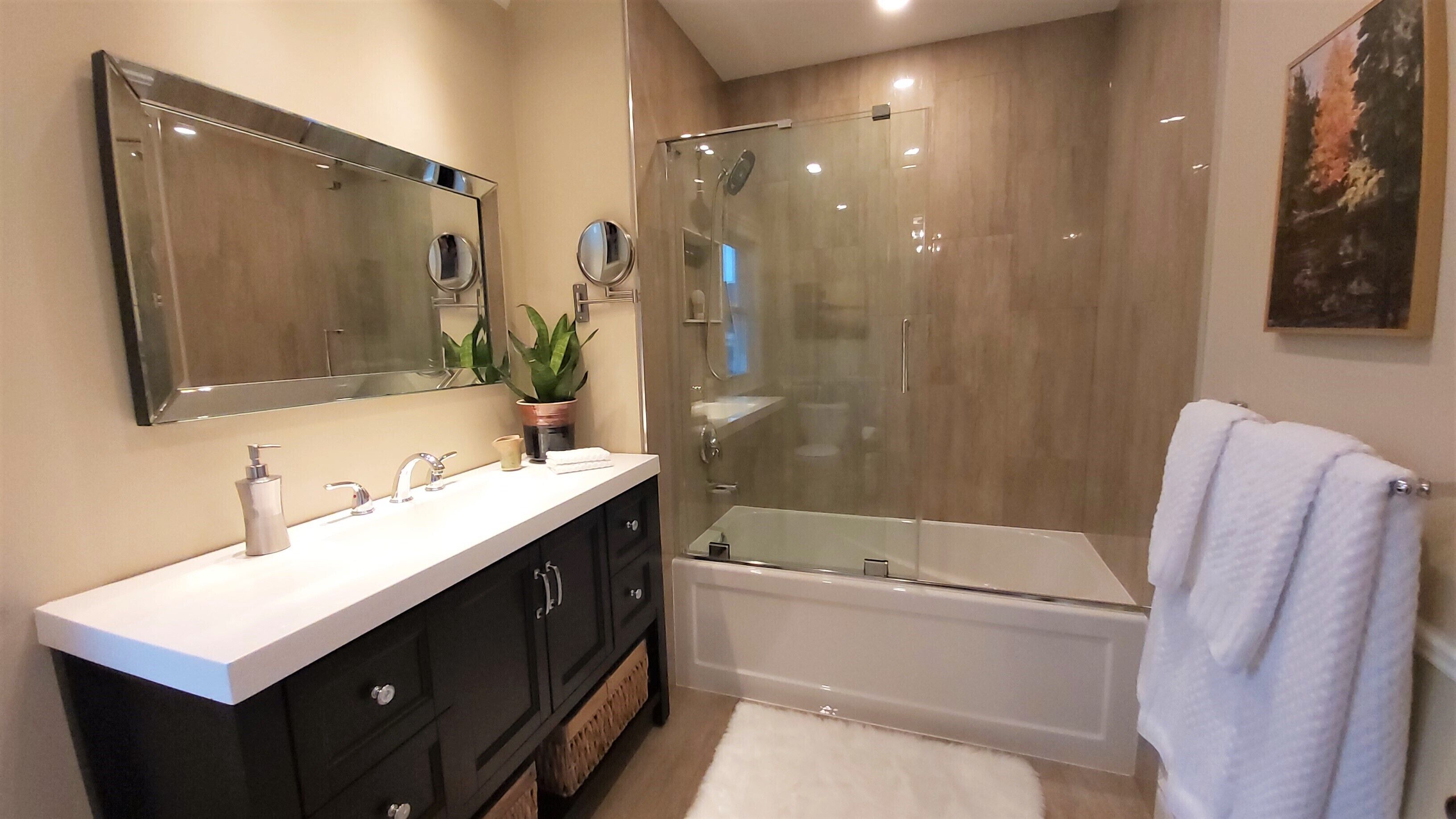 The Retreat, 1 Queen Bed, second floor, private bathroom across the hallway | Bathroom | Free toiletries, hair dryer, bathrobes, towels