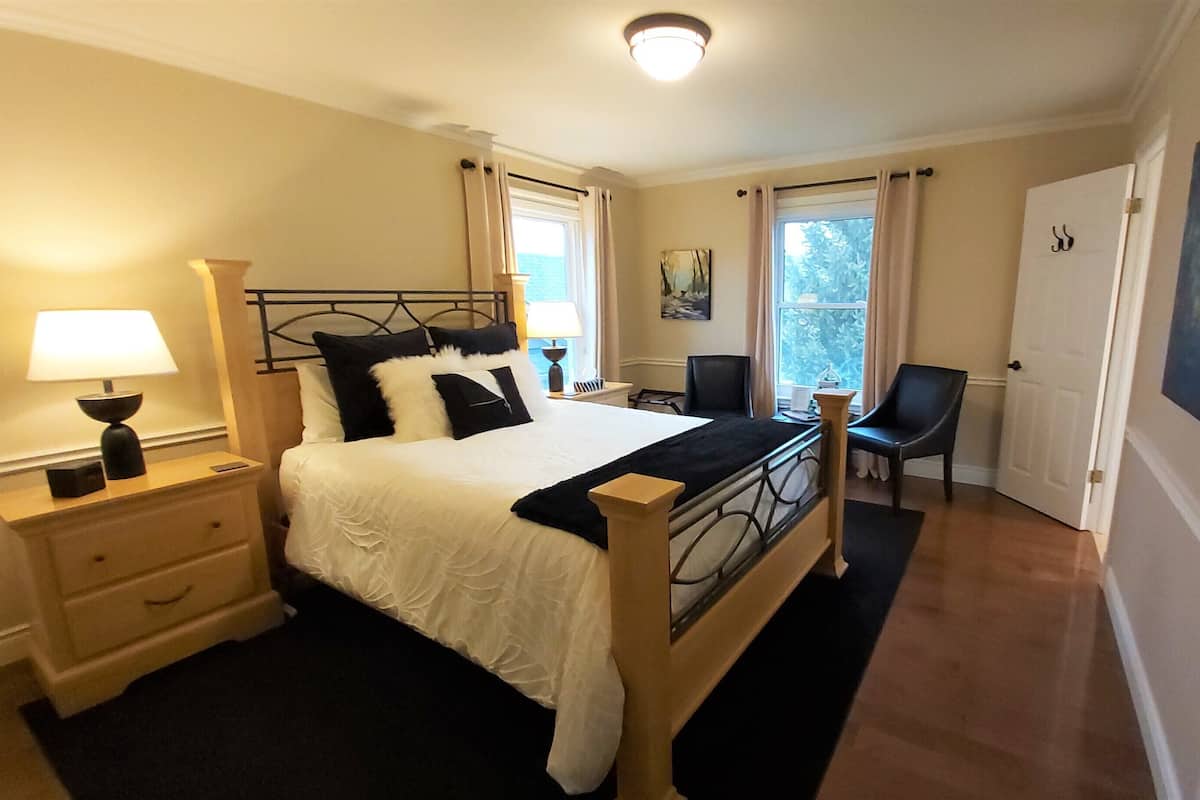 Chambre, 1 grand lit, salle de bains privée | 3 chambres, draps en coton égyptien, literie de qualité supérieure