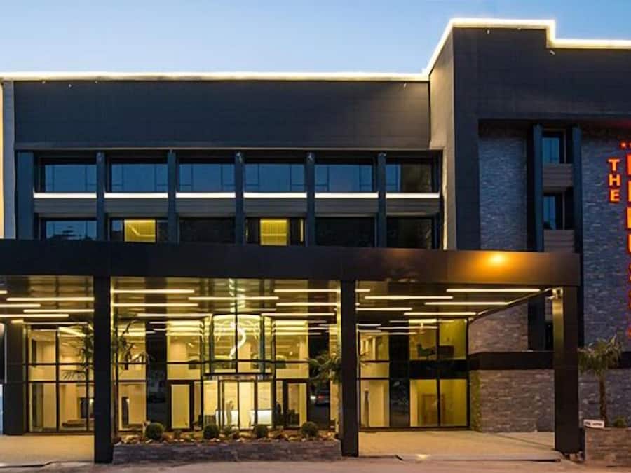 Boendets fasad - kväll/natt