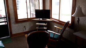 Cabin, 1 Bedroom, Lake View | Living area