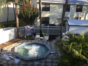 Outdoor spa tub - High Point World Resort (Kissimmee)