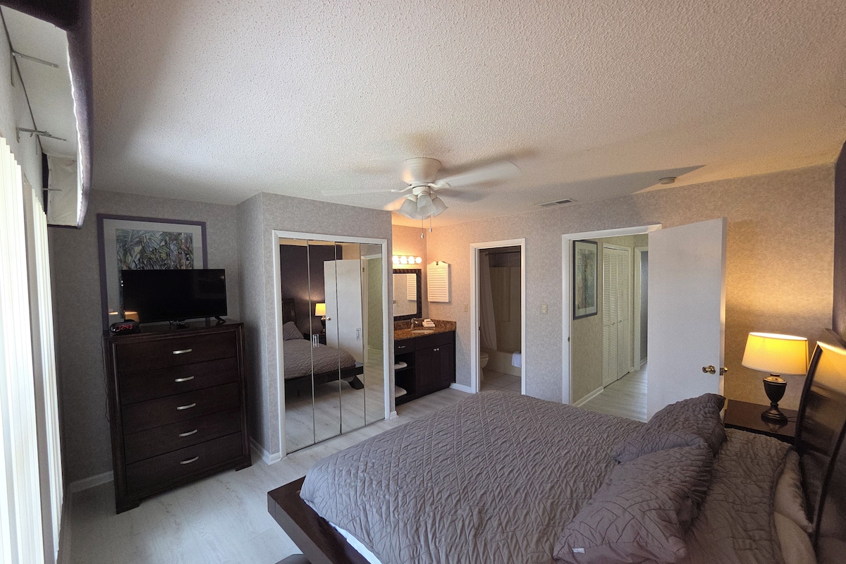 Maison mitoyenne, 2 chambres, cuisine (3 Full Bathrooms)