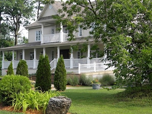 Fachada de la propiedad