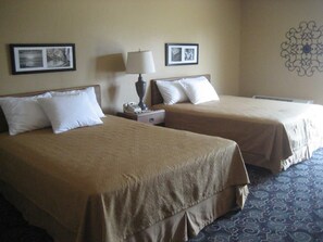 Deluxe Double Room | Desk, rollaway beds, free WiFi, bed sheets - Pine View Resort (Monticello)