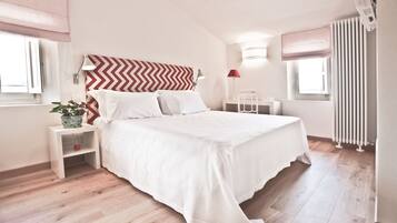 Deluxe-Doppelzimmer | Hochwertige Bettwaren, kostenlose Minibar, Zimmersafe, Schreibtisch