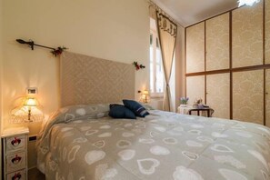 Dundyner, memory foam-senger, minibar og individuelt dekorert