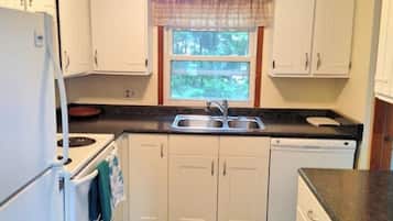 Cottage, 3 kamar tidur | Dapur pribadi | Lemari es, microwave, dan mesin pencuci piring