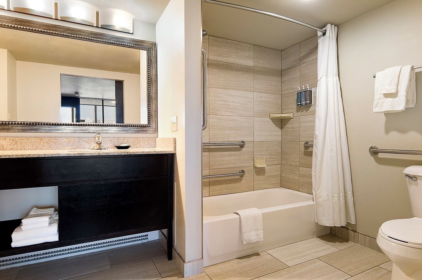 room, 1 king bed, accessible | bathroom | free toiletries, hair dryer, towels