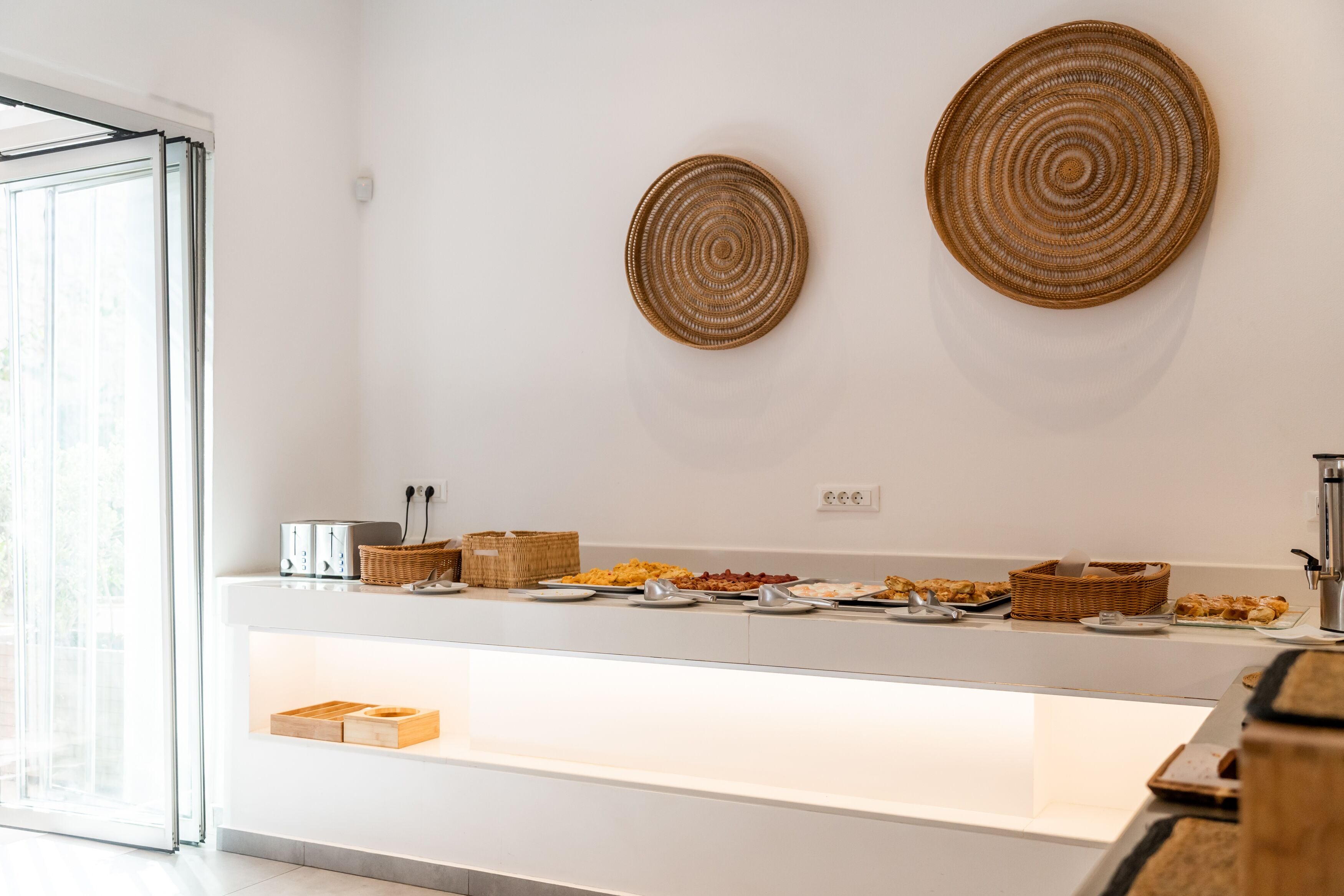 free buffet breakfast