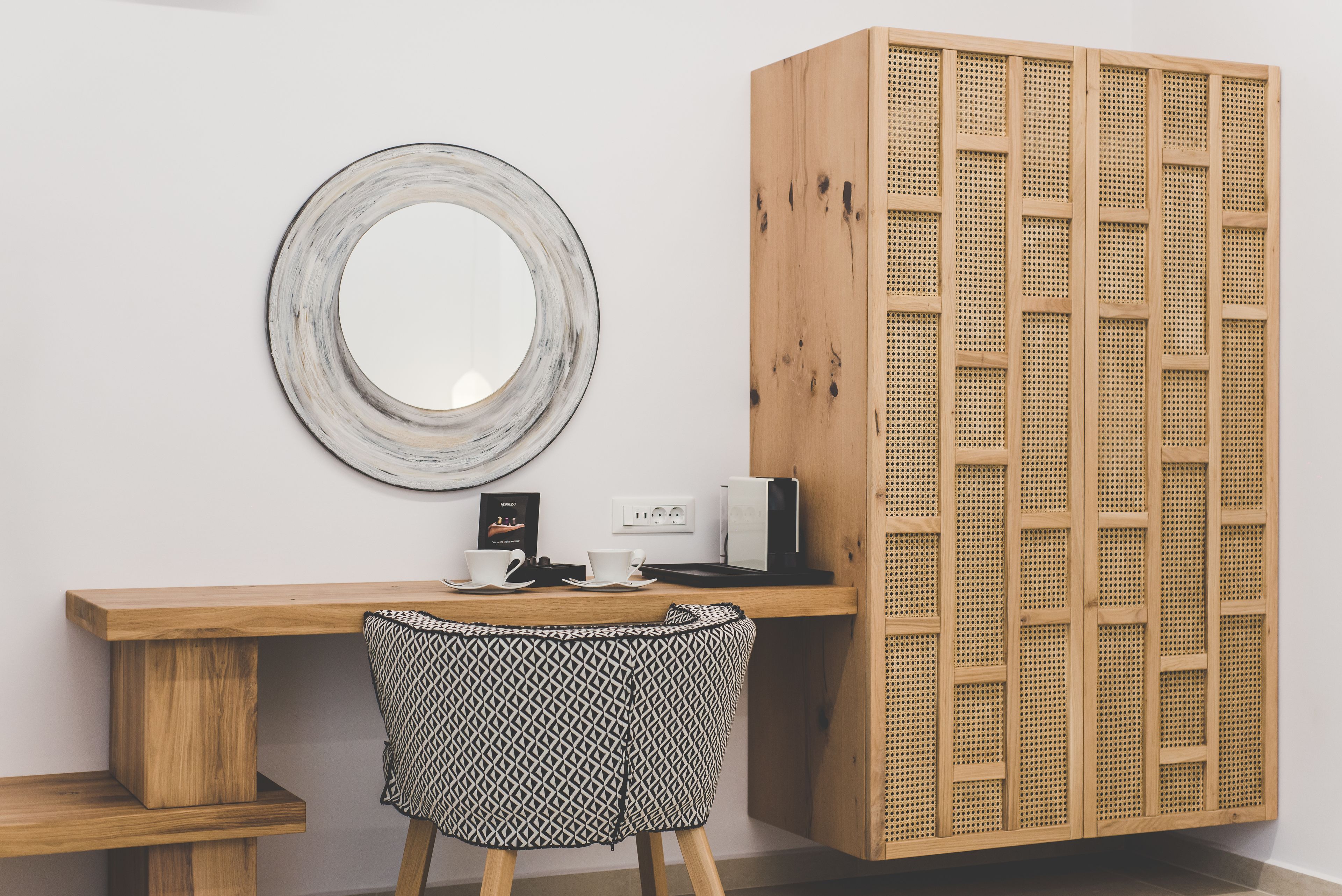 junior suite, pool view | premium bedding, minibar, in-room safe, soundproofing