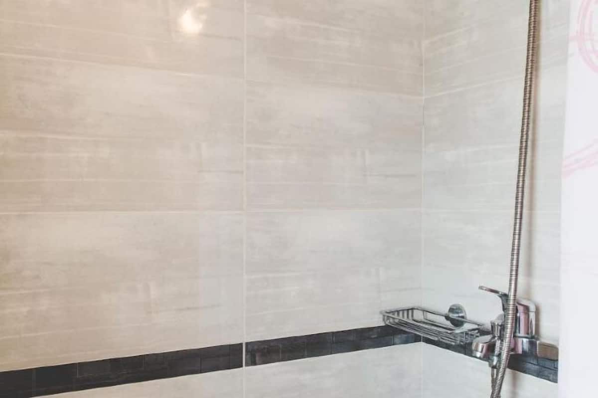 Bathroom | Shower, free toiletries, slippers, towels