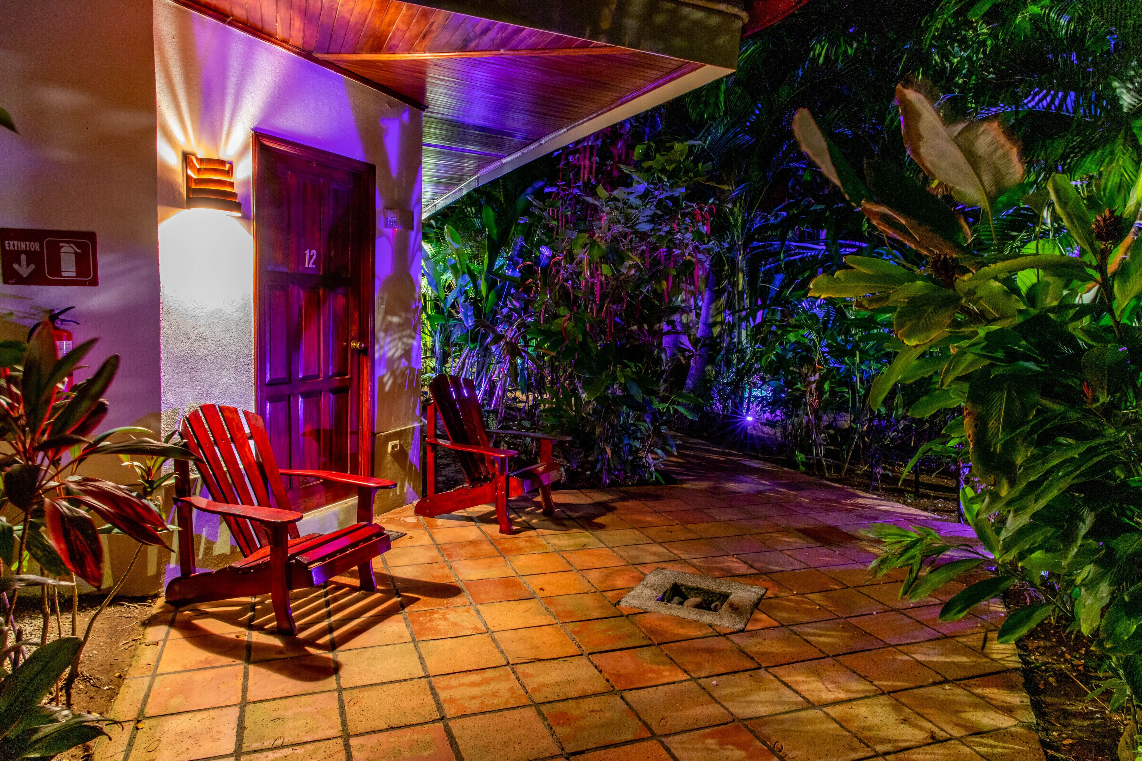 Camera doppia, 2 letti matrimoniali, vista giardino, lato giardino | Vista cortile