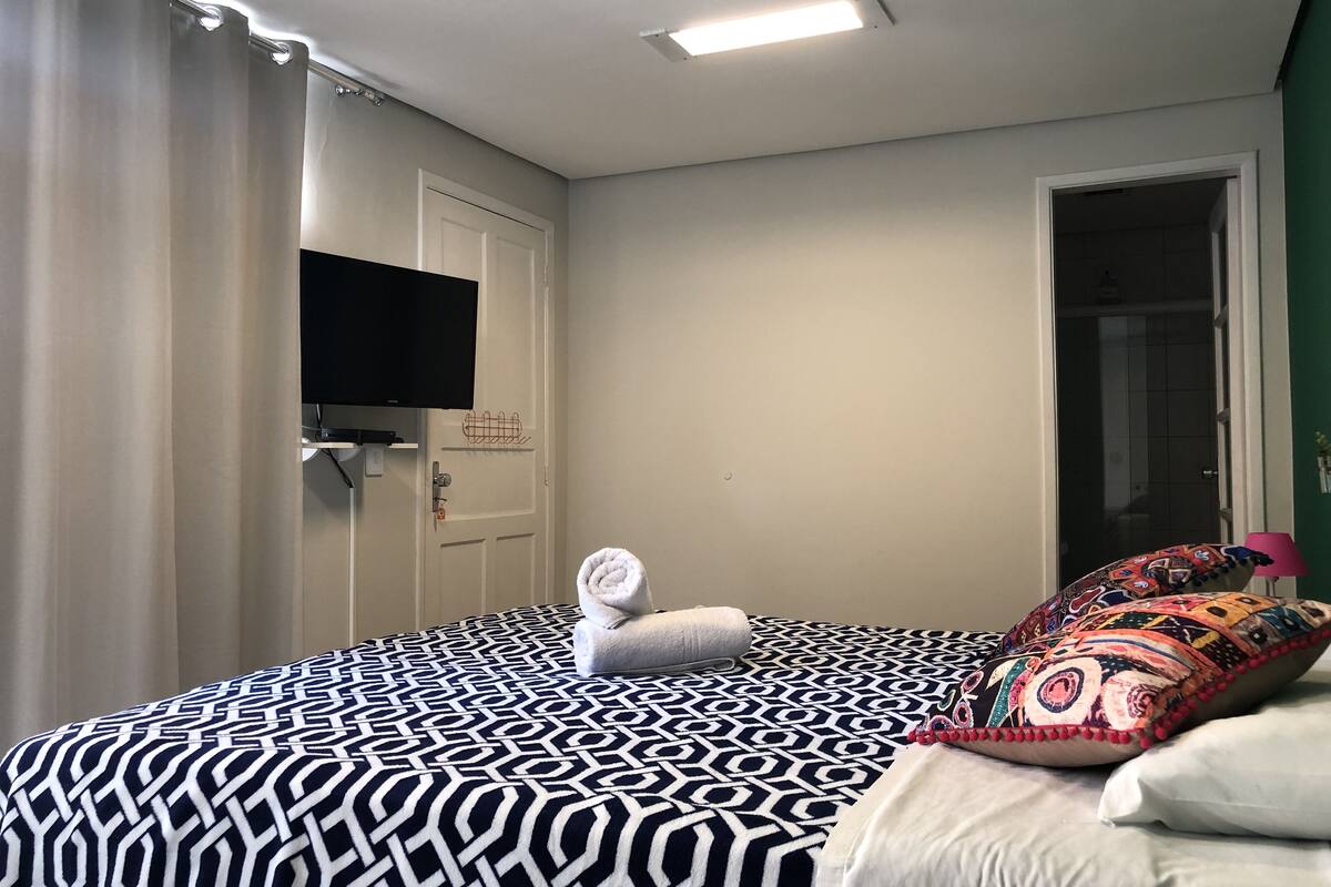 Standard Twin Room, 1 Double Bed, Private Bathroom | Individually decorated, individually furnished, iron/ironing board