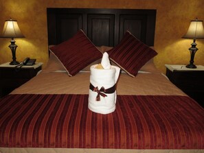 Junior, Bathtub (Fireplace Included) | Premium bedding, in-room safe, desk, free WiFi