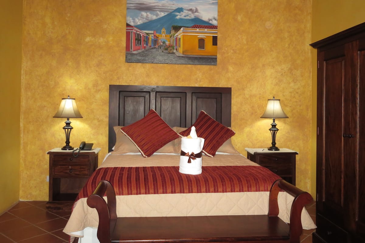 Junior, Bathtub (Fireplace Included) | Premium bedding, in-room safe, desk, free WiFi