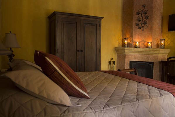 Junior, Bathtub (Fireplace Included) | Premium bedding, in-room safe, desk, free WiFi
