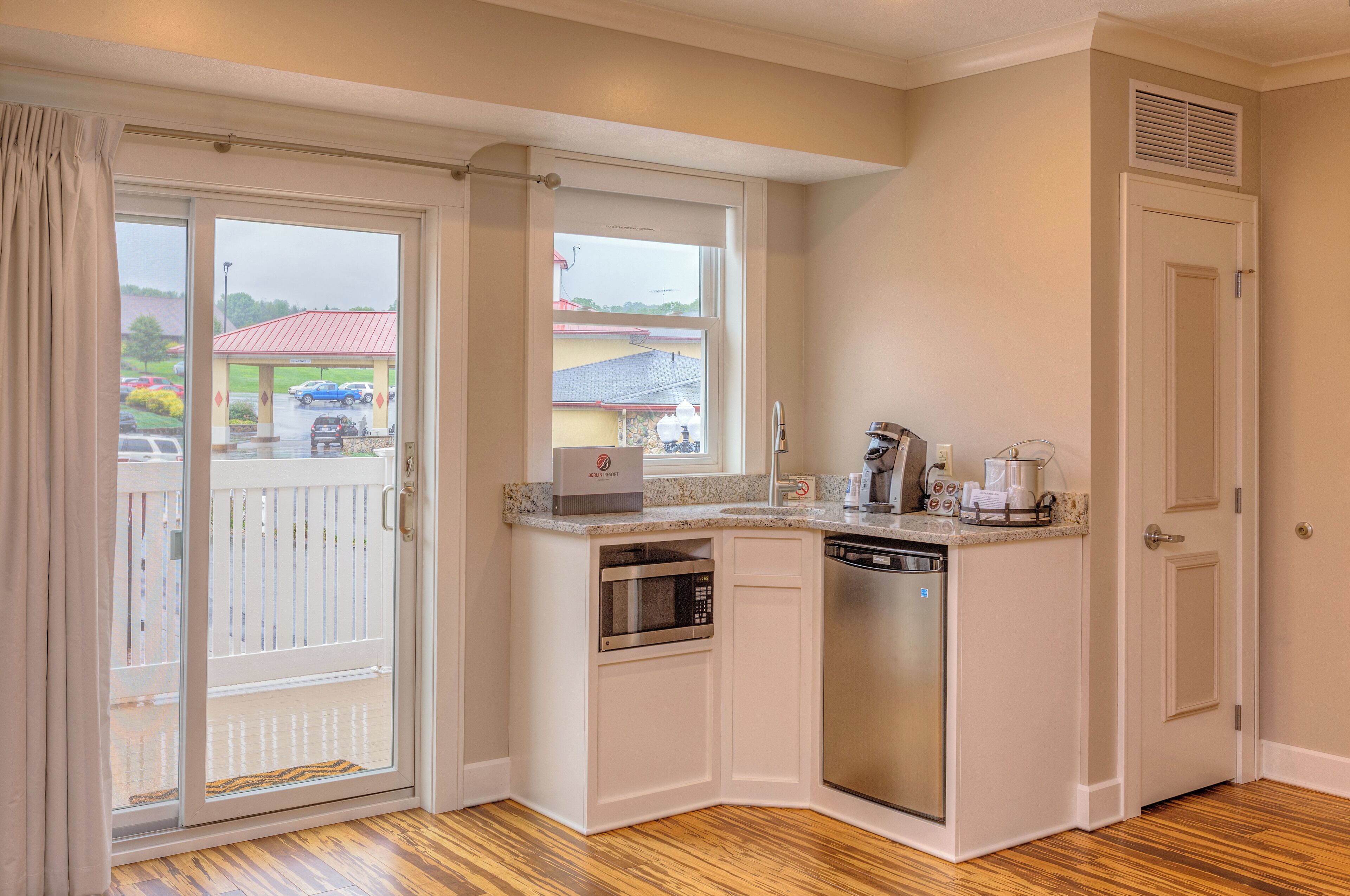 king suite with patio (408) | private kitchen