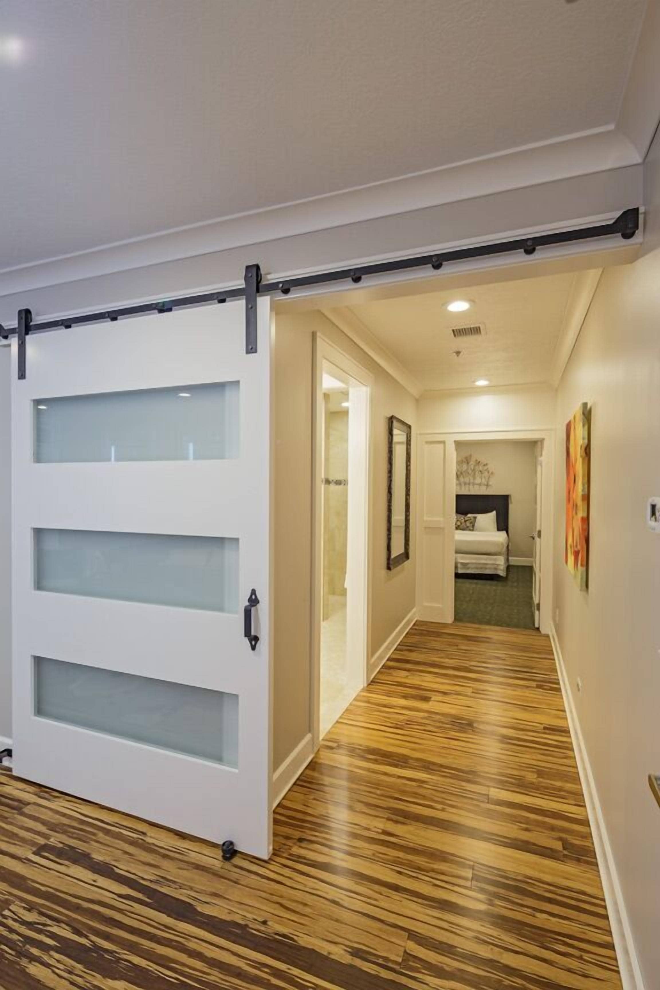 2 room queen suite (401) | 2 bedrooms, premium bedding, iron/ironing board, free wifi