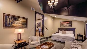 King Suite with Full and Twin (407) | Premium bedding, iron/ironing board, free WiFi, bed sheets