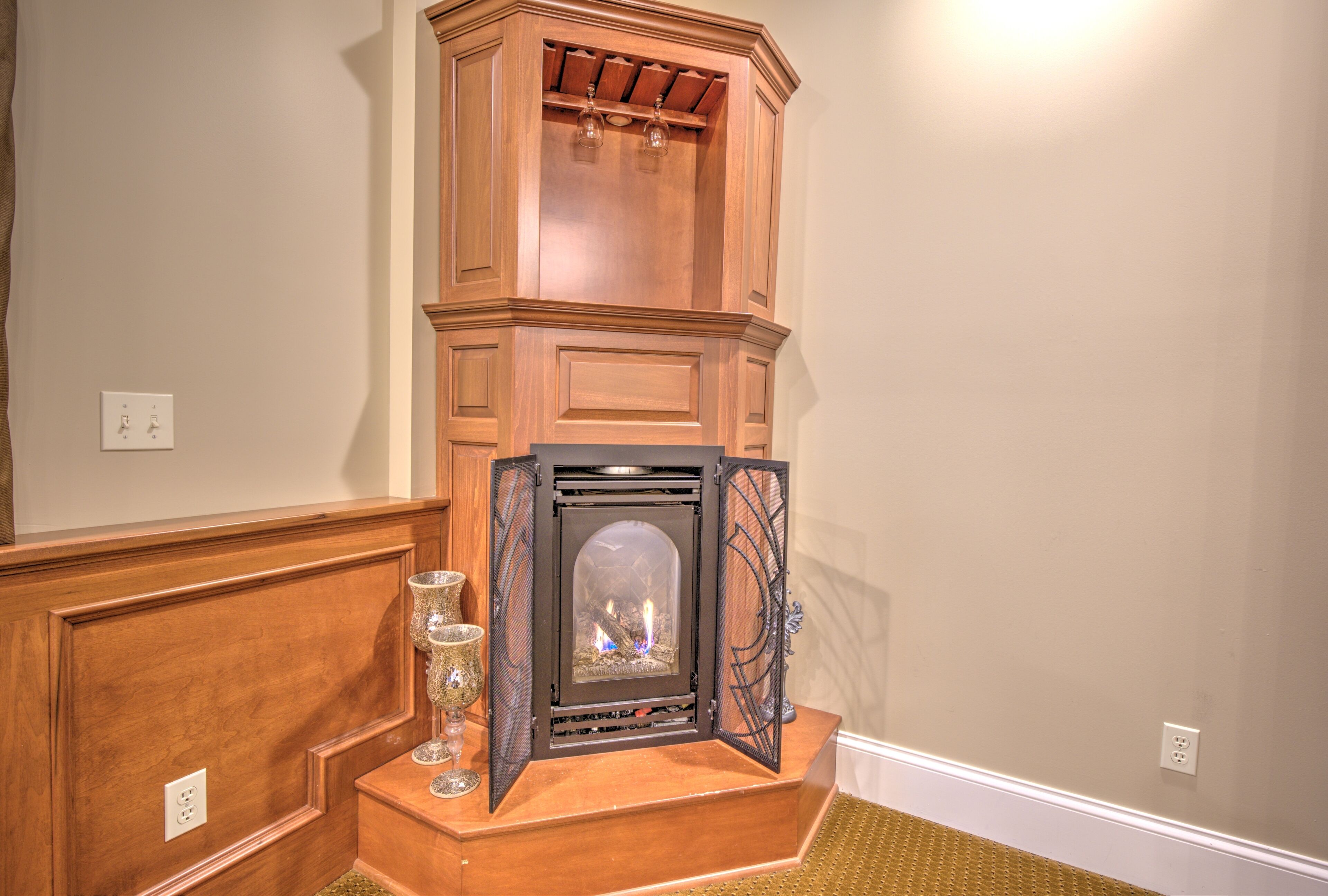 executive suite, 1 king bed | living area | flat-screen tv