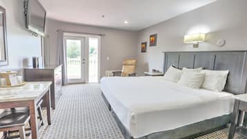 Deluxe Room, 1 King Bed | 2 bedrooms, premium bedding, iron/ironing board, free WiFi