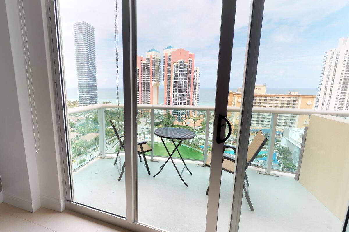 Exclusive Penthouse, 2 Bedrooms | Beach/ocean view