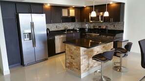 Full-size fridge, microwave, stovetop, dishwasher