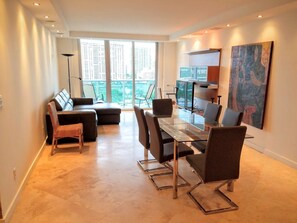 Dining - Ocean Reserve Apartments by FlatsAway (Sunny Isles Beach)