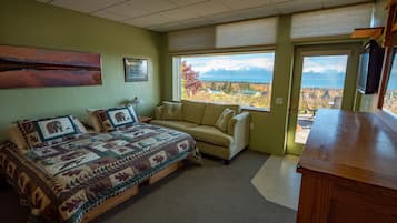 Kindness Room | Hypo-allergenic bedding, individually decorated, individually furnished