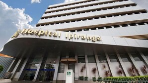 A modern hospital building with a prominent entrance and a sign reading "Hospital Ipira". - My Flat Hotel (Mogi das Cruzes)