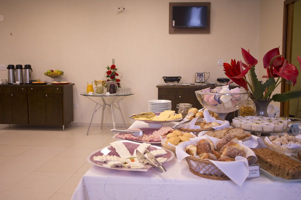 Free buffet breakfast 