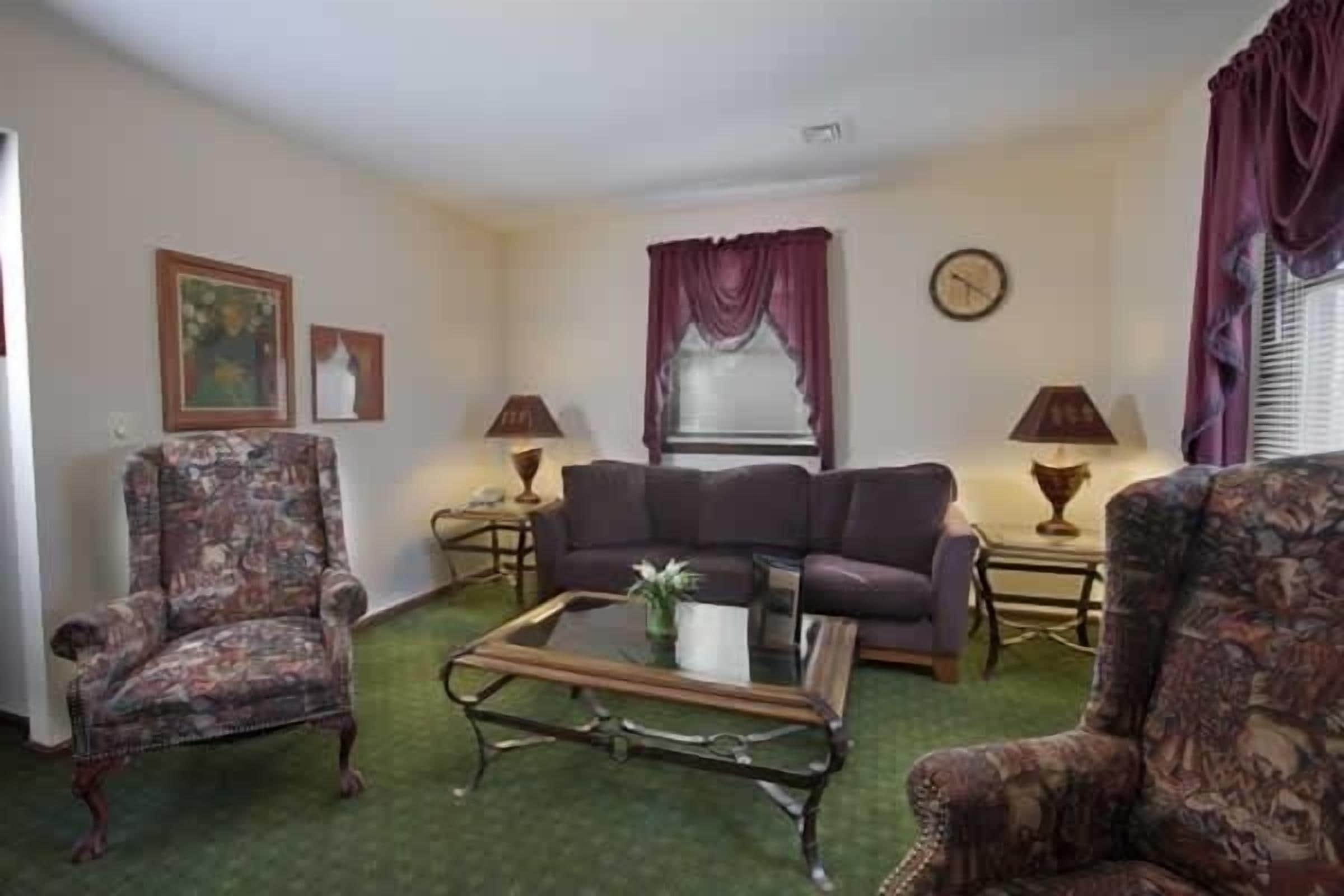 highland cottage 1 queen/bdrm, 1 double/bdrm, 1 queen sleeper with full bath | living area | tv